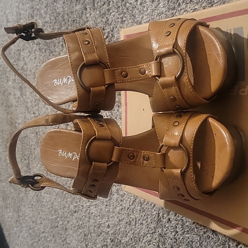 Size 9 two tone camel heels with studs